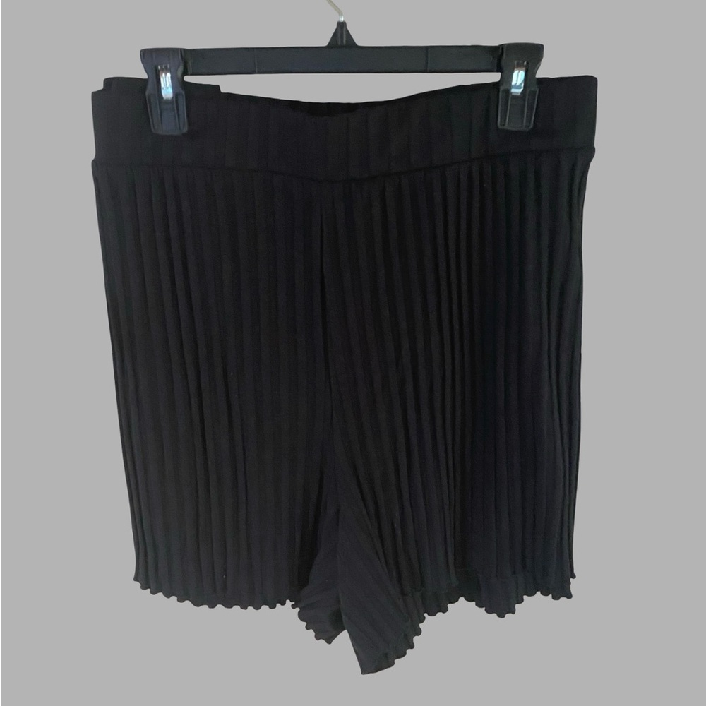 Black ribbed Shorts - Picture 1 of 3
